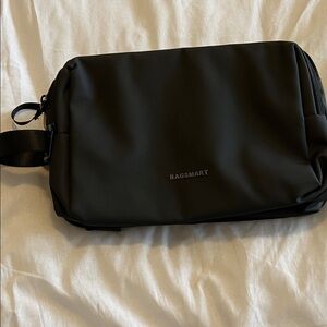 NWOT Bagsmart large toiletry bag